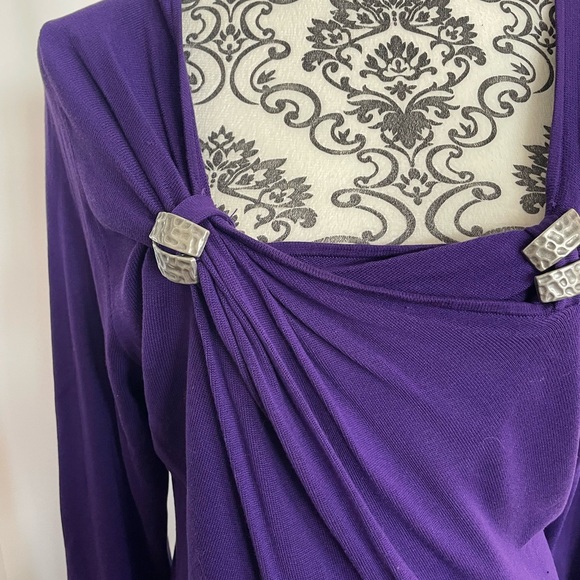 Stunning vibrant purple top with clasps along collarbone - Picture 2 of 5